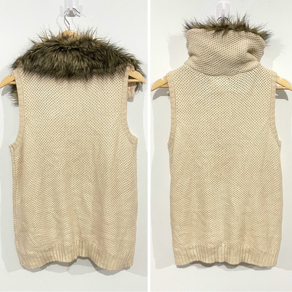 NWOT Pink Republic Faux Fur Collar Wooden Toggle Button Front Sweater Vest - Picture 11 of 16